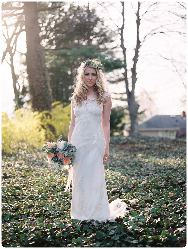 cmphoto_filmwedding_bridalportrait_bouquet